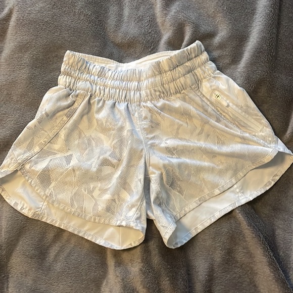 Lululemon Tracker Low-Rise Short - Picture 2 of 11